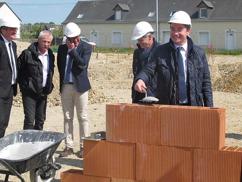 06 - Premiere pierre Clos des Ursulines Chateau Gontier Mayenne habitat avril 2017